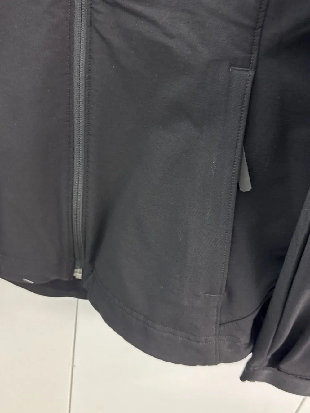 Mountain Hardwear Womens Sz Medium Softshell Full Zip  Jacket Pockets‎ Outdoors